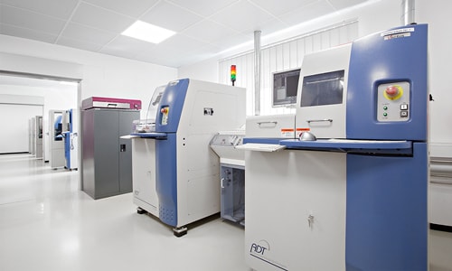 Dicing: semi-automatic and fully automatic equipment